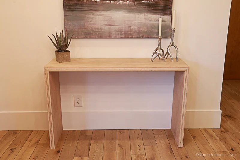 Plywood is a great material for building furniture. Get inspired with one of these 25+ strong plywood furniture Handmade Projects featured on Bekob.com