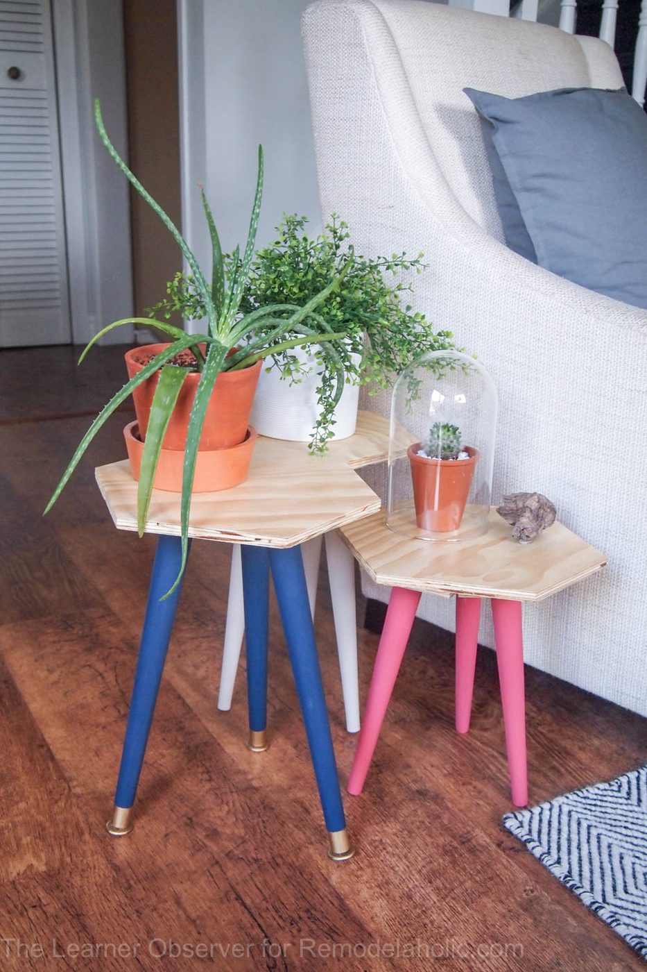 Plywood is a great material for building furniture. Get inspired with one of these 25+ strong plywood furniture Handmade Projects featured on Bekob.com