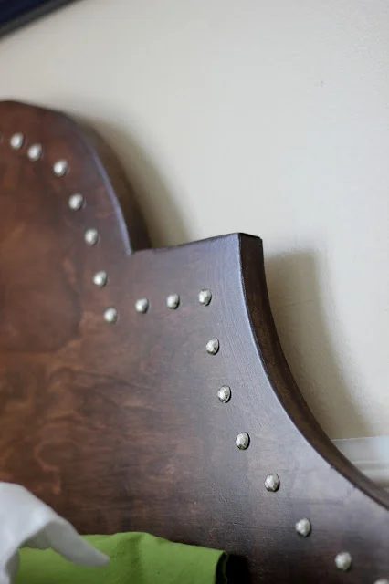 Plywood is a great material for building furniture. Get inspired with one of these 25+ strong plywood furniture Handmade Projects featured on Bekob.com