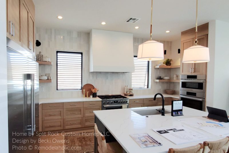 U Shaped Kitchen Layout With Square Island With Sink, Bekob SG22 H25
