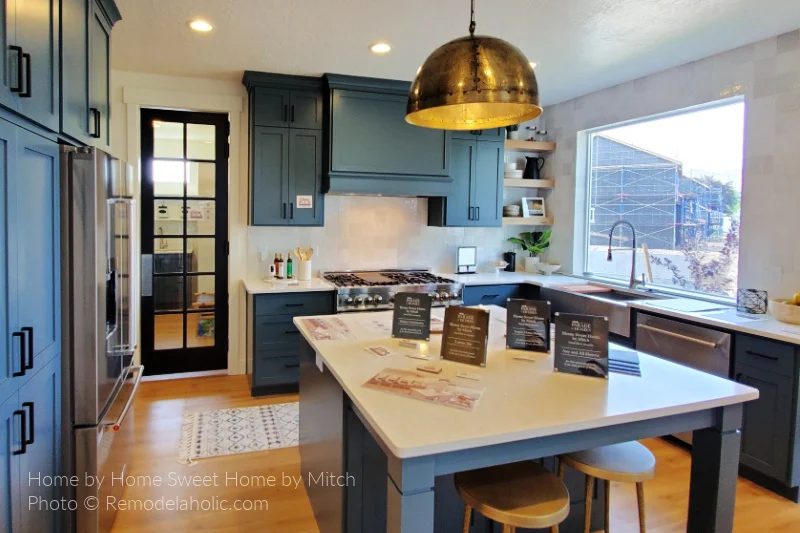 Gray Green Kitchen U Shape Layout Floor Plan With Square Island, Bekob UV21 H14
