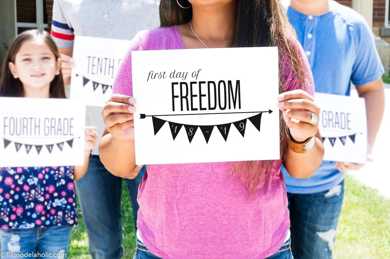 Printable First Day Of School Signs For Photos K 12 2018 2019 School Year #Bekob (1)