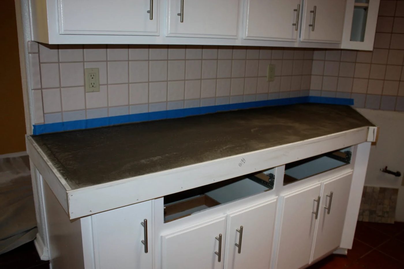 12 Handmade Concrete Countertops In A Weekend, By Design Stocker Featured On @Bekob