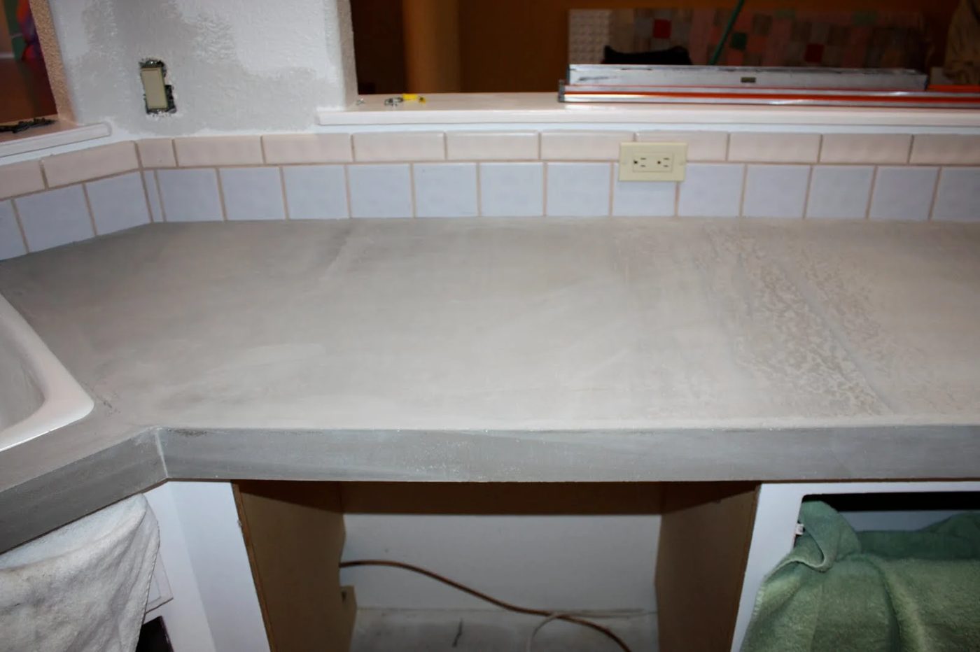 22 Handmade Concrete Countertops Using Level Quick Concrete, By Design Stocker Featured On @Bekob