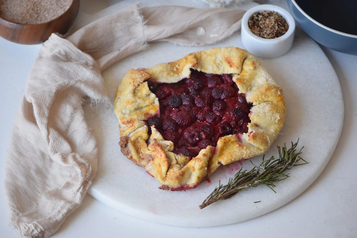 Looking for a direct pie like dessert recipe to try? This raspberry galette is the well fitted dessert to share via Bekob.com