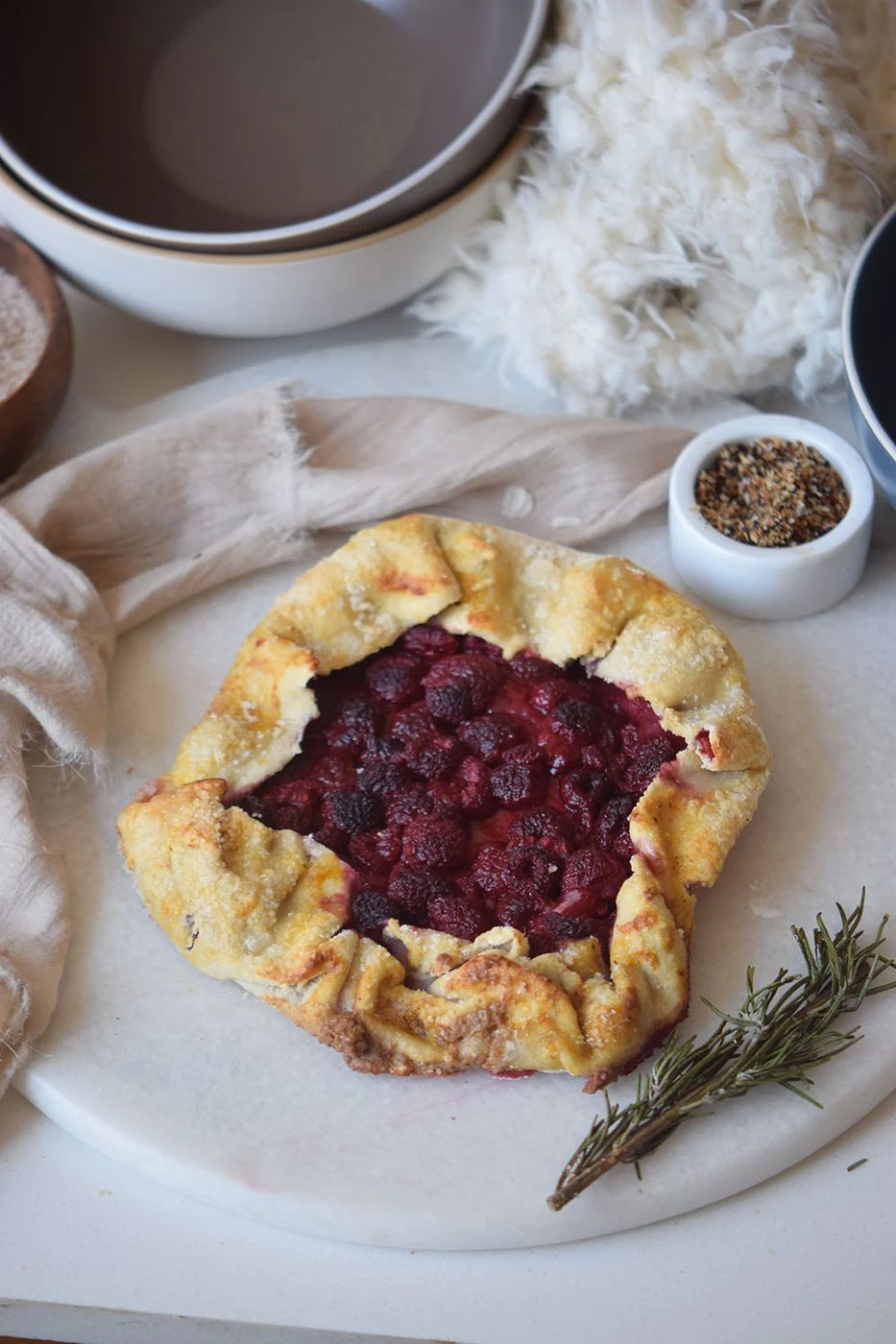 Looking for a direct pie like dessert recipe to try? This raspberry galette is the well fitted dessert to share via Bekob.com