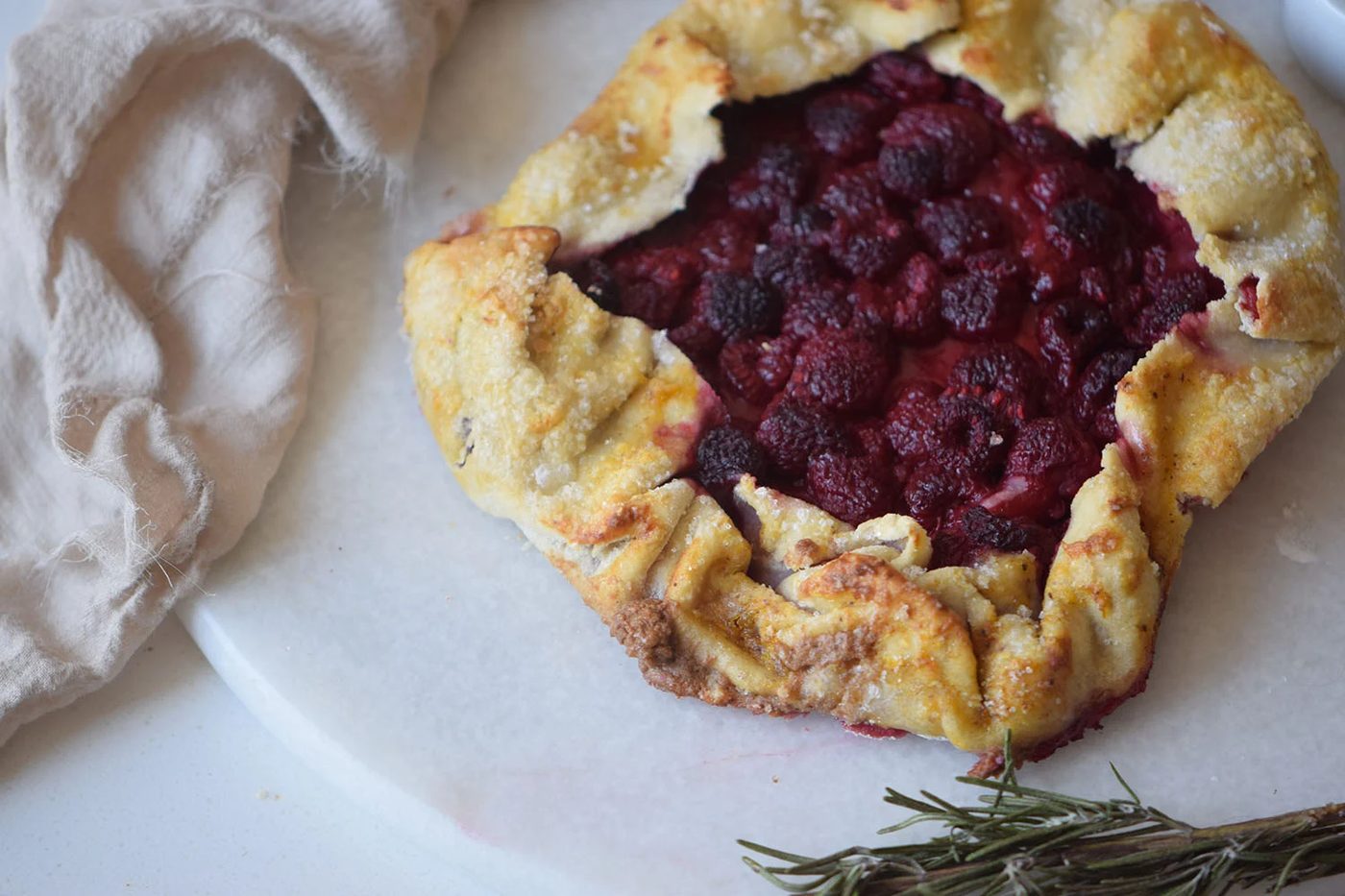 Looking for a direct pie like dessert recipe to try? This raspberry galette is the well fitted dessert to share via Bekob.com