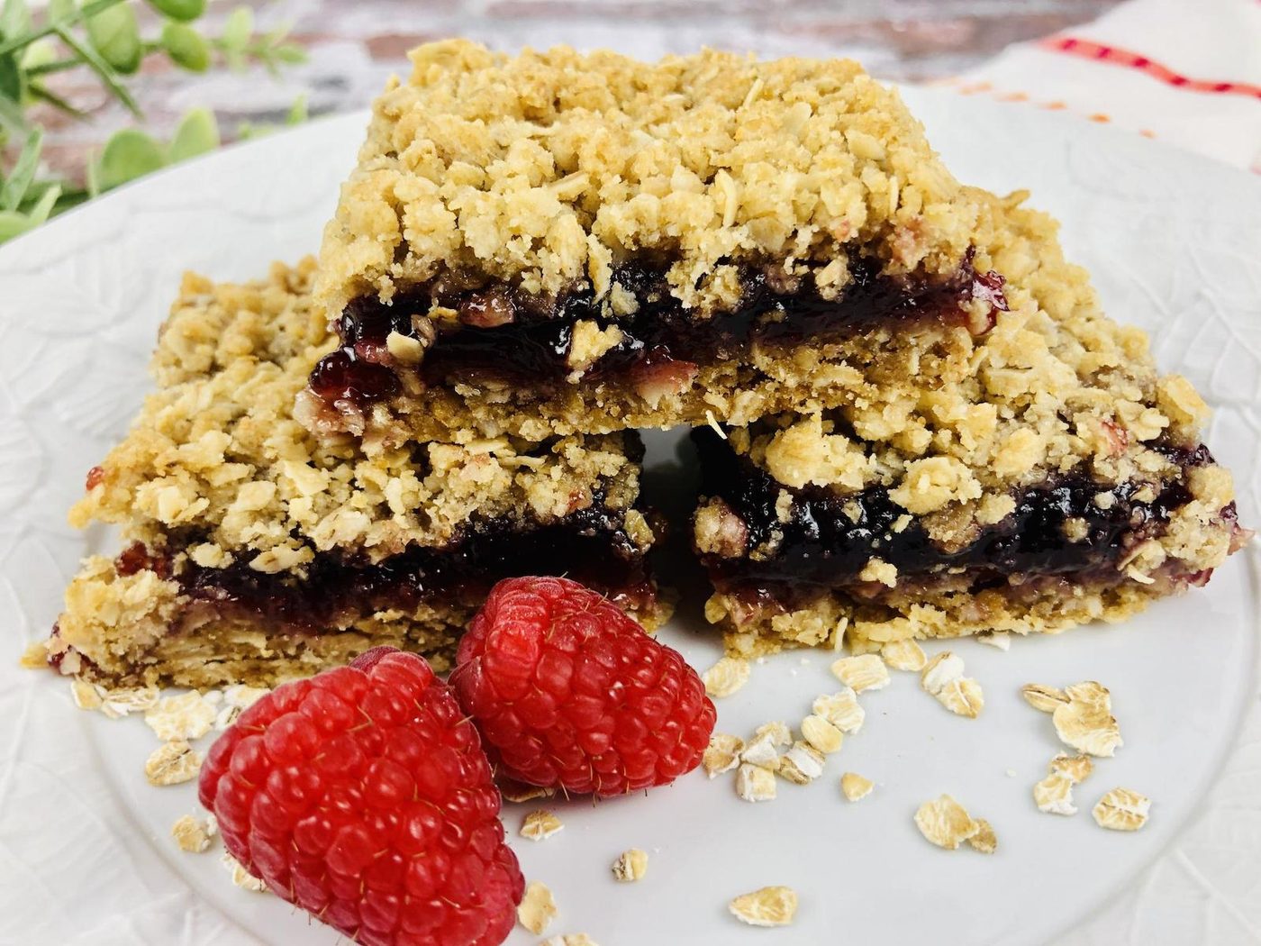 Indulge Your Taste Buds with Delicious Raspberry Oatmeal Bars