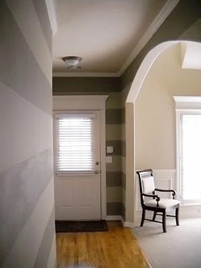 Striped entry wall horizontal wall stripes (7)