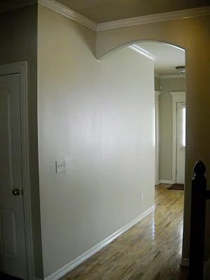 Striped entry wall horizontal wall stripes (3)