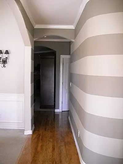 Striped entry wall horizontal wall stripes (5)