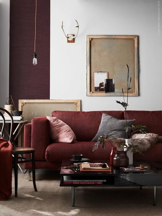 Decorating a neutral living room, with a burgundy couch
