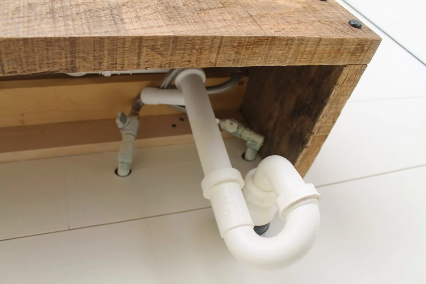 how to build and install a reclaimed wood floating vanity - Girl Meets Carpenter featured on @Bekob