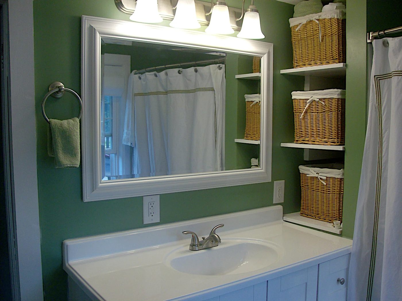6 Bedroom to Bathroom, direct fixtures make a great bathroom for low-cost, by Newly Woodwards featured on @Bekob.com