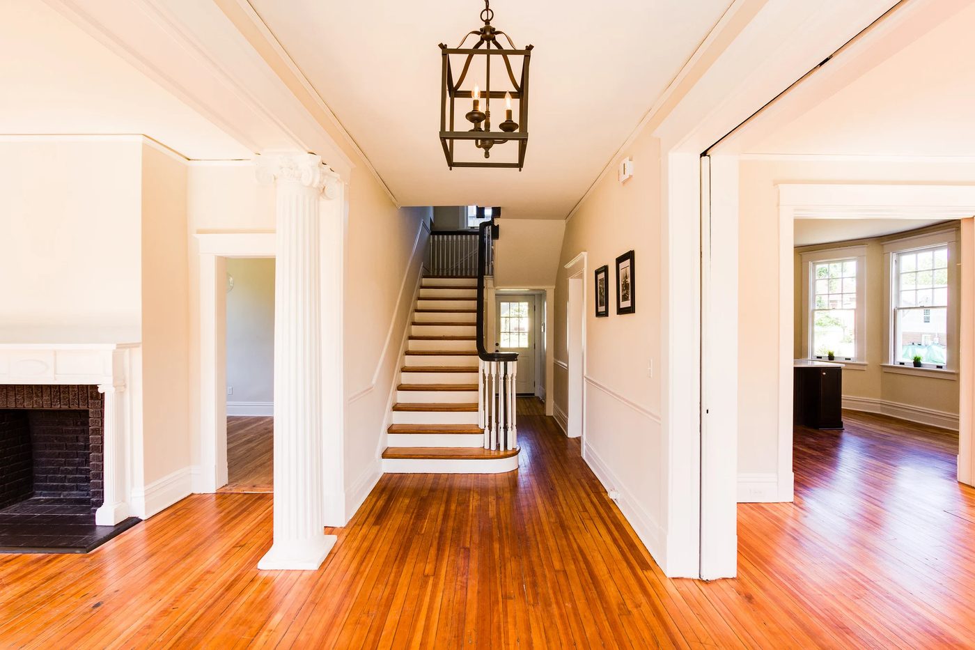 Inviting open entryway (Hawthorn) @Bekob