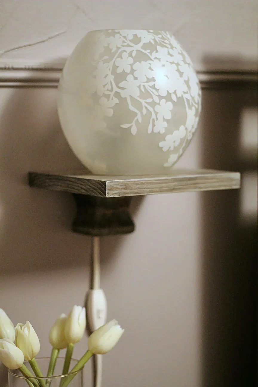 Build a direct Handmade Floating Bedside Shelf, Turtles and Tails featured on Bekob.com #walkthrough #handmade #nightstand #floatingshelf