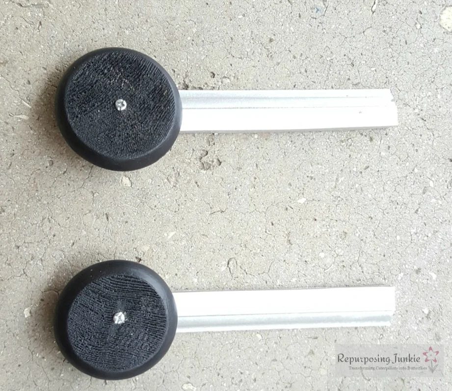 11 Upcycled parts to build decorative airplane, wheels, by Repurposing Junkie featured on @Bekob