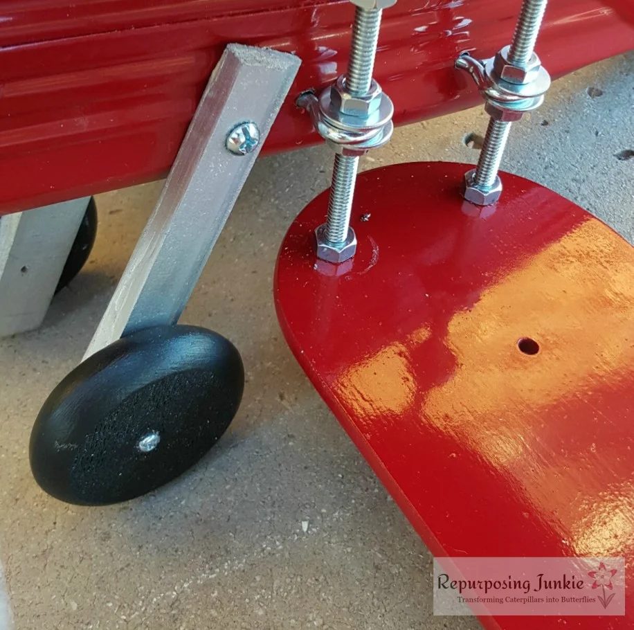 13 Recycle parts into decorative airplane, wings 2, by Repurposing Junkie featured on @Bekob