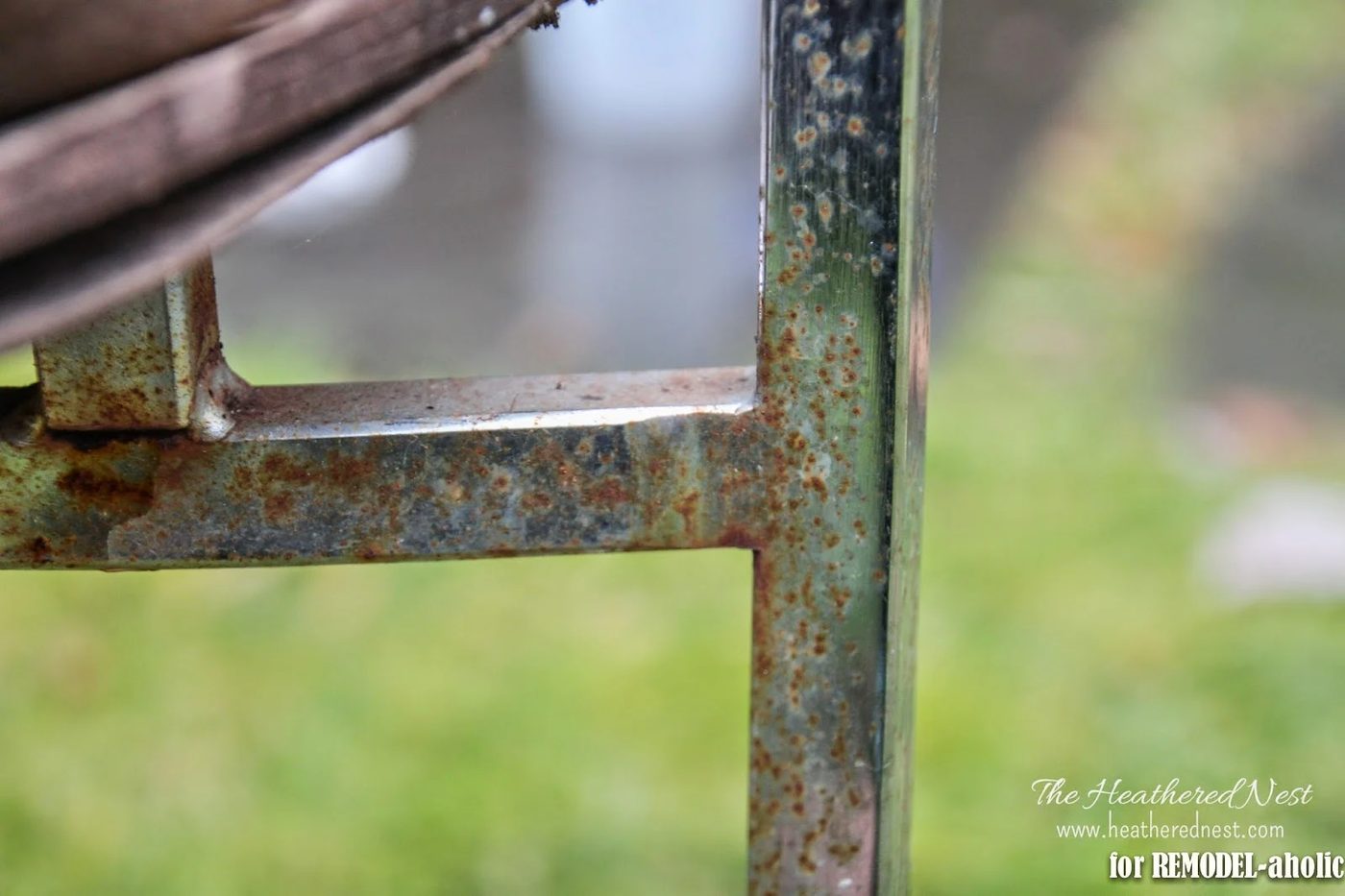 How to repair and refinish a rusty chrome chair by The Heathered Nest featured on @Bekob