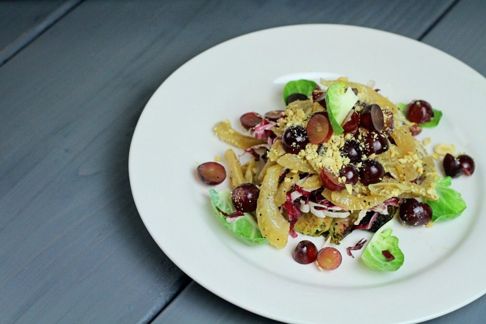 Roasted Brussels Sprout Salad | FOODIEaholic.com #recipe #cooking #salad #appetizer #healthy #diet #Paleo #Brusselssprouts #fennel