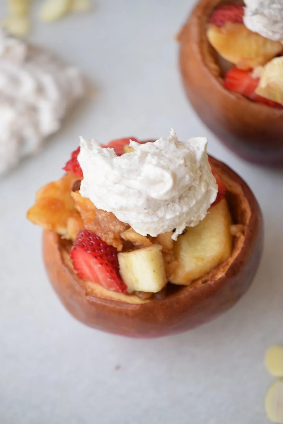 Roasted Stuffed Apples with Cinnamon Meringue | Apple Breakfast Recipe | Roasted Apples | via Bekob.com