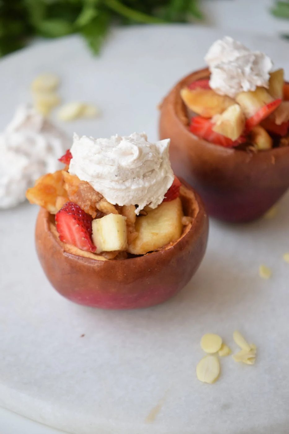 Roasted Stuffed Apples with Cinnamon Meringue | Apple Breakfast Recipe | Roasted Apples | via Bekob.com