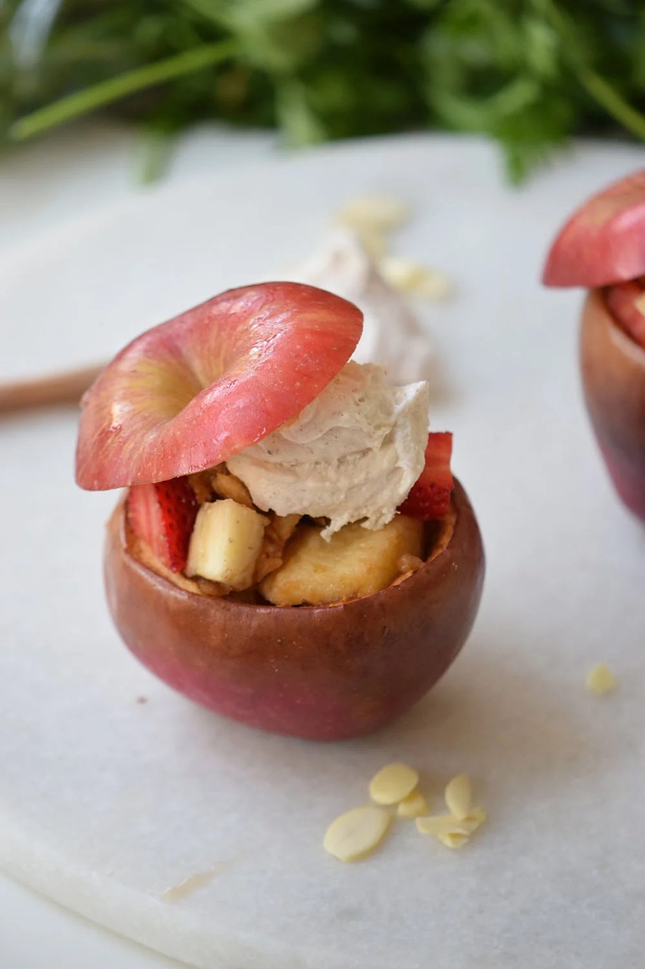 Roasted Stuffed Apples with Cinnamon Meringue | Apple Breakfast Recipe | Roasted Apples | via Bekob.com