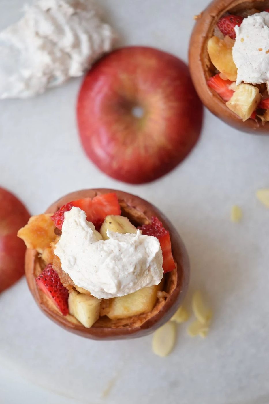 Roasted Stuffed Apples with Cinnamon Meringue | Apple Breakfast Recipe | Roasted Apples | via Bekob.com