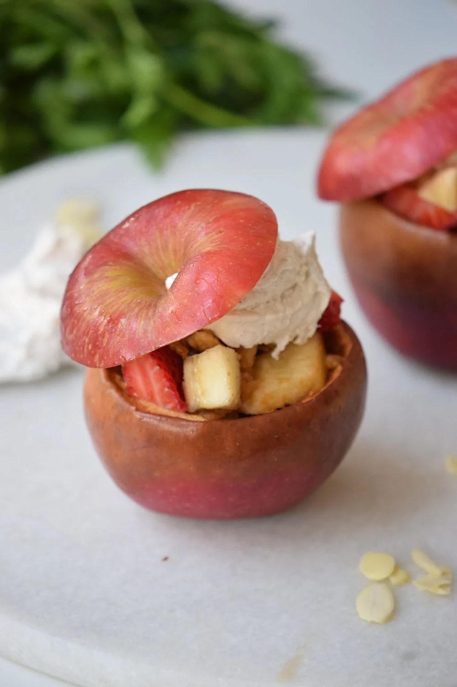 Roasted Stuffed Apples with Cinnamon Meringue | Apple Breakfast Recipe | Roasted Apples | via Bekob.com
