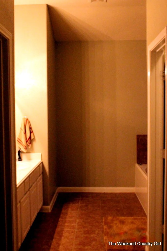 Bathroom makeover by The Weekend Country Girl featured on @Bekob