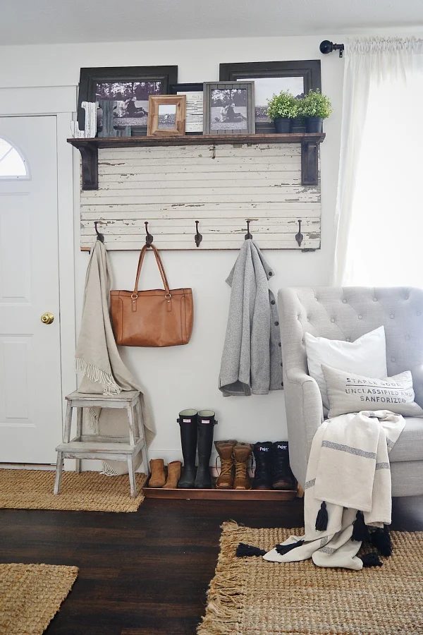 Rustic decor is low-cost, readily available and straightforward to create. look at these Handmade straightforward rustic decor options! 28 straightforward Rustic Decor options You'