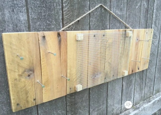 Rustic Pallet Jewelry Holder without jewelry
