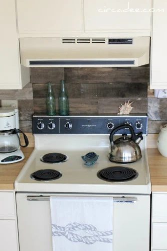 Bekob pallet wood backsplash