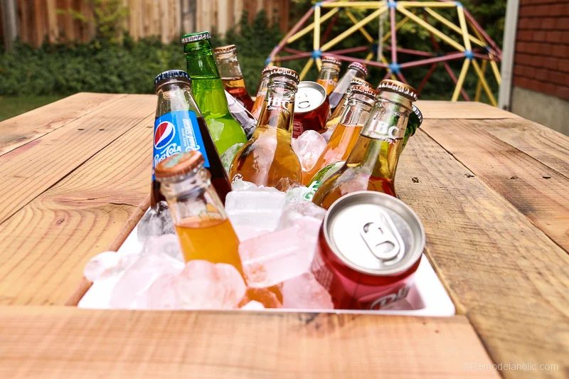Handmade Outdoor Pallet Coffee Table with Drink Cooler | Video walkthrough and Woodworking Plan