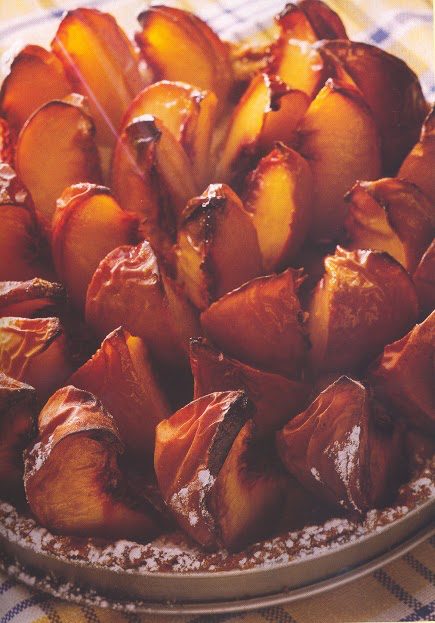 Rustic Peach Tart | FOODIEaholic.com #recipe #cooking #baking #dessert #tart #peach #almond #rustic #summer