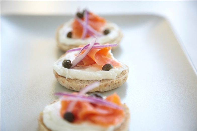 Salmon and Cream Cheese Canapes | FOODIEaholic.com #recipe #cooking #appetizer #canapes #salmon #creamcheese #multigrain #allergenfree