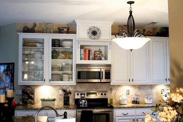 Scissors and Spatula’s Kitchen Cabinets Makeover!