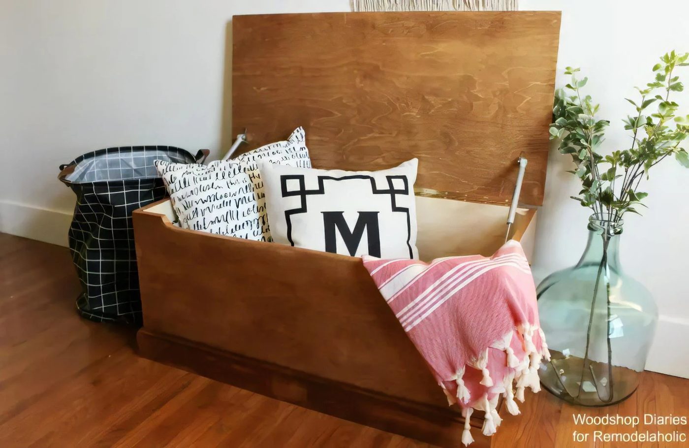 14 Woodshop Diaries Toy Box Horiz 3 055719