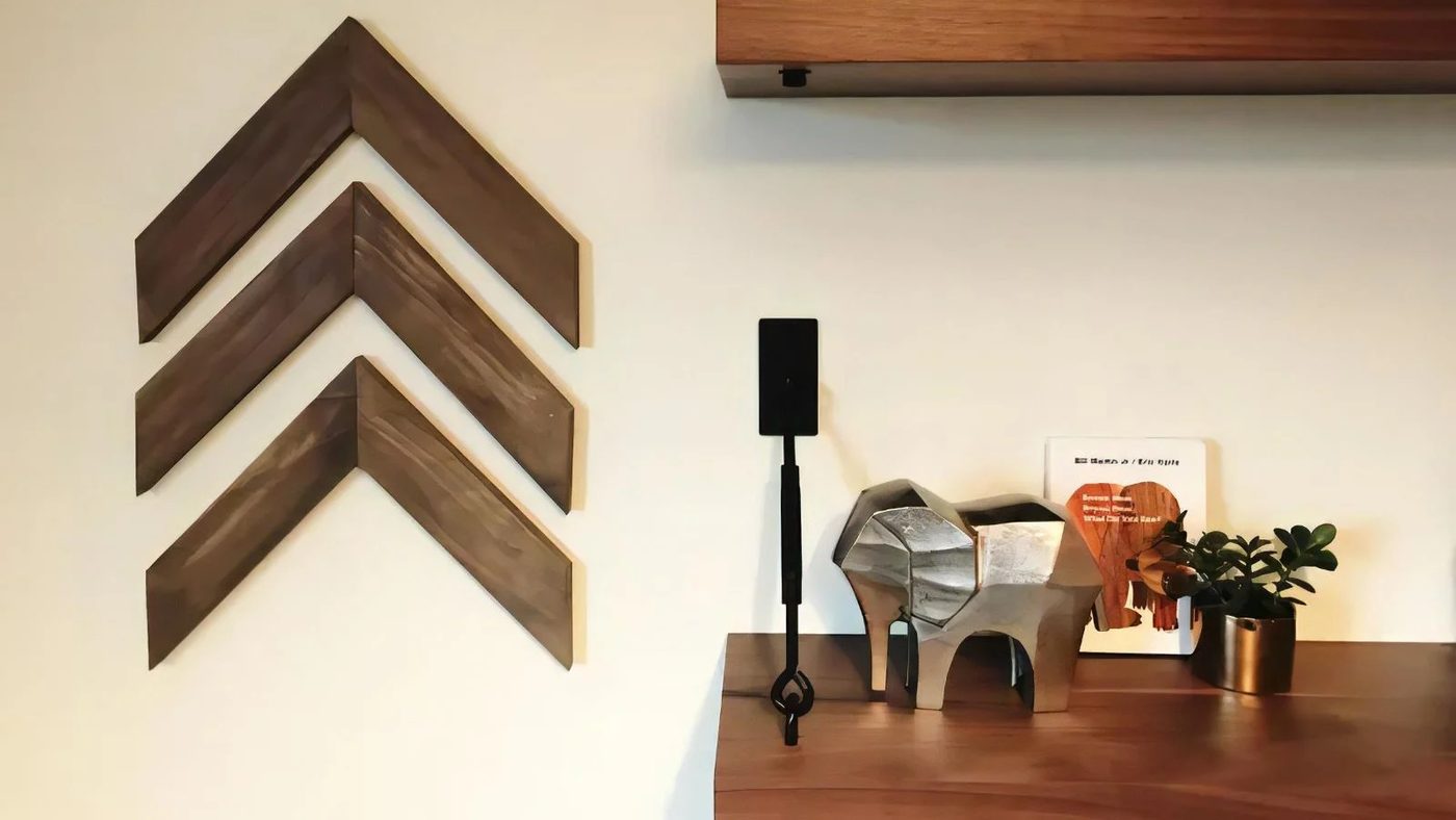11 Arrows On Wall 055732