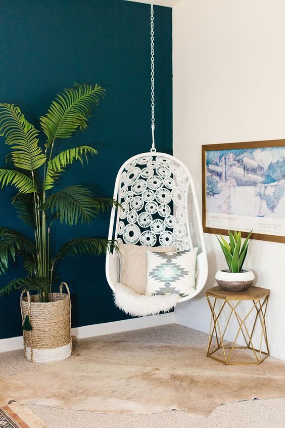 Shabby Chic Mid-Century Style Mashup | A bit of rustic style, a bit of vintage style, and a whole lot of color! Bekob.com