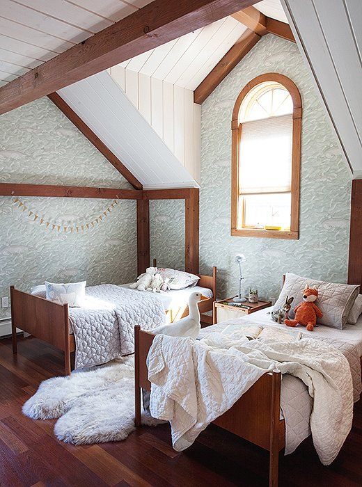 Shabby Chic Mid-Century Style Mashup | A bit of rustic style, a bit of vintage style, and a whole lot of color! Bekob.com