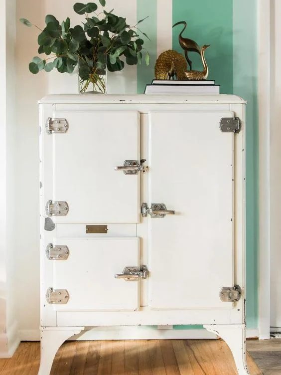 Shabby Chic Mid-Century Style Mashup | A bit of rustic style, a bit of vintage style, and a whole lot of color! Bekob.com