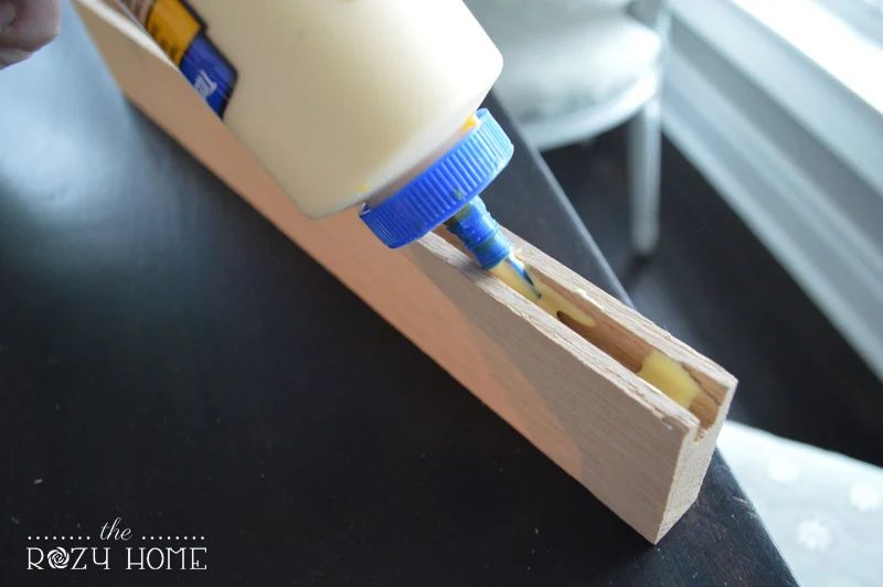 Apply glue to each groove.