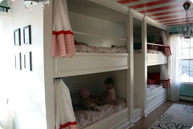 No matter the age or gender, having kids share a bedroom can be challenging. Here are 25 solid options to create the well fitted shared bedroom! 25 Stellar Shared Bedrooms for Kids