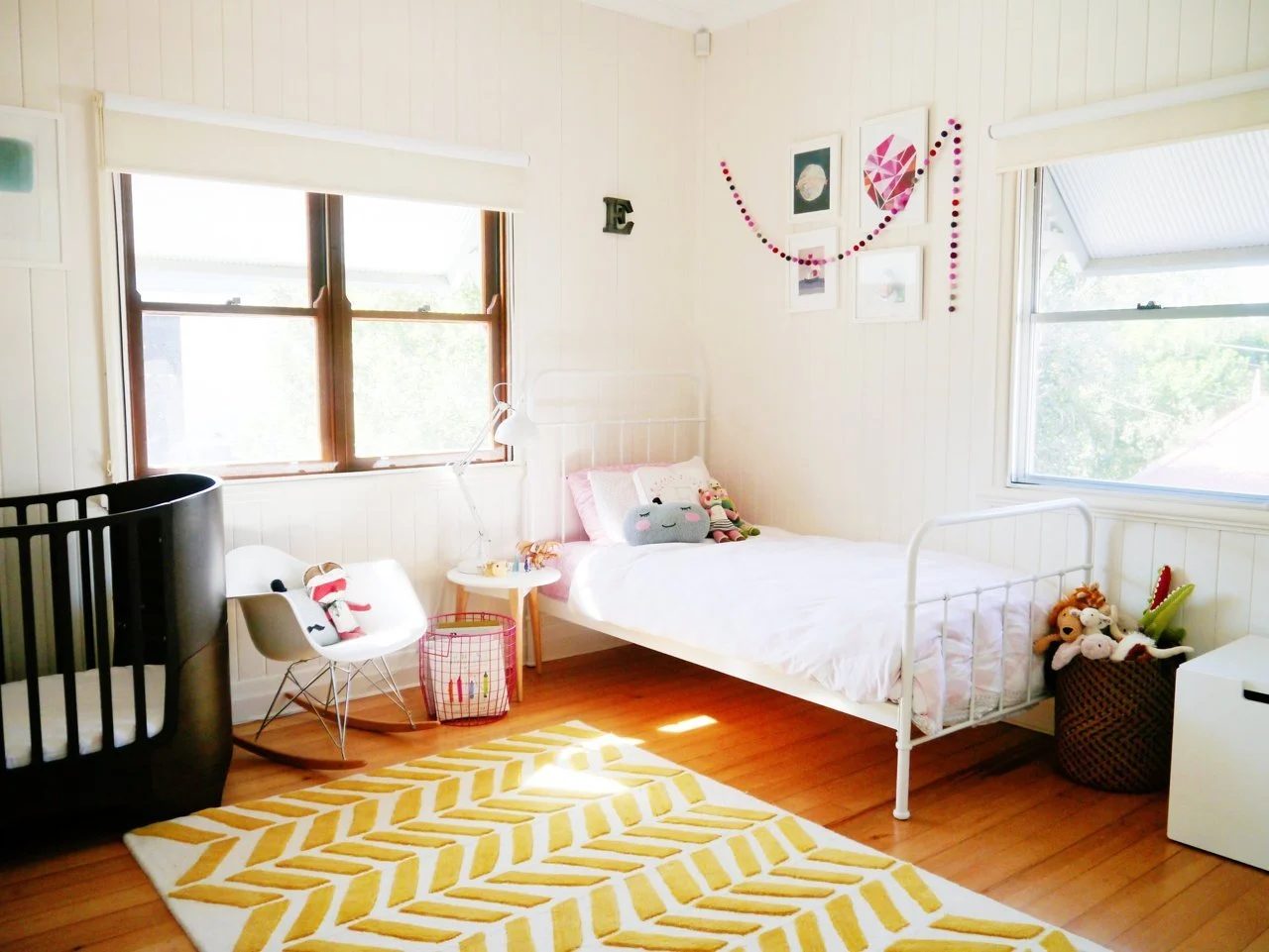 No matter the age or gender, having kids share a bedroom can be challenging. Here are 25 solid options to create the well fitted shared bedroom! 25 Stellar Shared Bedrooms for Kids