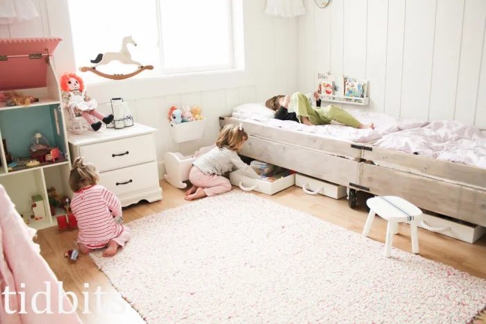 No matter the age or gender, having kids share a bedroom can be challenging. Here are 25 solid options to create the well fitted shared bedroom! 25 Stellar Shared Bedrooms for Kids