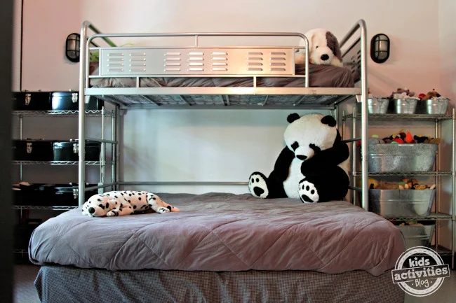 No matter the age or gender, having kids share a bedroom can be challenging. Here are 25 solid options to create the well fitted shared bedroom! 25 Stellar Shared Bedrooms for Kids