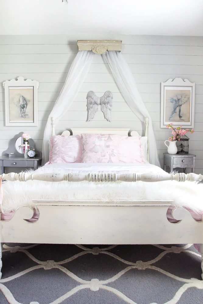 How to Shiplap a Wall for Free | Bless'er House for Bekob.com - A quick and straightforward walkthrough on how to shiplap a wall for free using just two standard toolbox items. No
