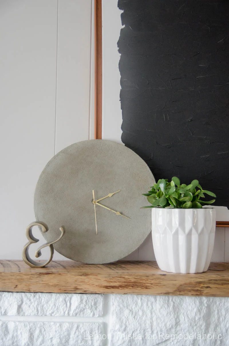 Handmade direct Concrete Clock- I love how straightforward this is to make! So fun