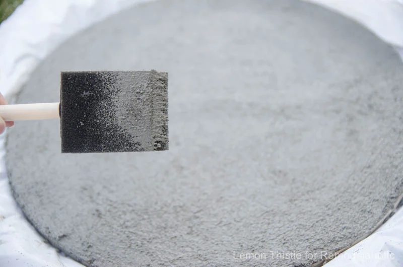 Handmade direct Concrete Clock- I love how straightforward this is to make! So fun